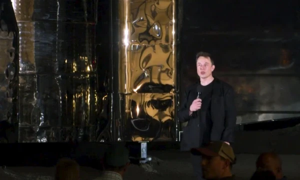 Elonas Muskas supažindino su erdvėlaivio „Starship“ kūrimo naujienomis. AP nuotr.