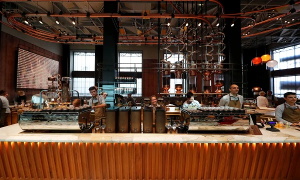 „Starbucks Reserve Roastery“ Milano centre, 2018 m. rugsėjo 4 d. Stefano Rellandini („Reuters“ / „Scanpix“) nuotr.