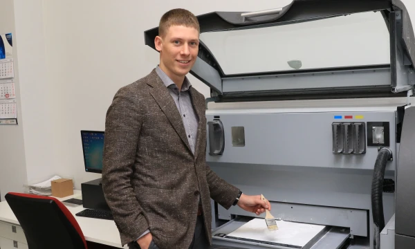 Karolis Kvietkauskas, UAB „3D prototipai“ direktorius: Lietuvoje susidomėjimas 3D technologijomis tendencingai auga. Bet čia nėra daug įmonių, kurios gamina savo produktus, todėl jis išlieka santykinai nedidelis. Dariaus Versecko (VŽ) nuotr.