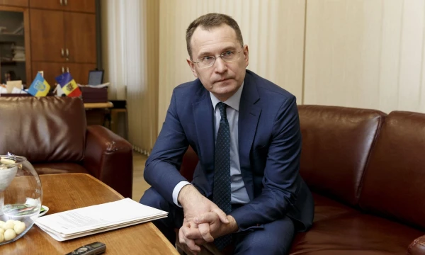 Dainius Žalimas, KT pirmininkas, tvirtina, kad siekdamas išvengti kaltinimų politikavimu Seimo narių grupių paklausimus net ir aktualiausiais klausimais Teismas stato į bendrą svarstymų eilę. Vladimiro Ivanovo (VŽ) nuotr.