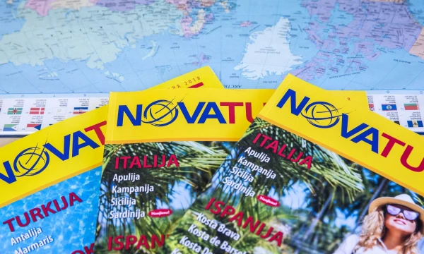 Kelionių organizatoriaus „Novaturas“ katalogai. Juditos Grigelytės (VŽ) nuotr.