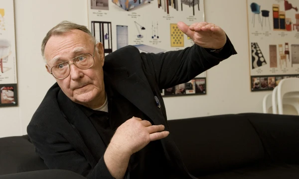 

Ingvaras Kampradas, IKEA įkūrėjas, mėgsta paprastą gyvenimą, padedantį suprasti, kokiomis sąlygomis gyvena, kokių sunkumų patiria eiliniai žmonės, kuriems jis kuria ir pardavinėja baldus bei interjero detales. Pono Kamprado teigimu, jam nepavyktų suprasti klientų, jei skraidytų privačiu lėktuvu, važinėtų prabangiu automobiliu ar gyventų aukščiausios klasės viešbučiuose.
Vladimiro Ivanovo (VŽ) nuotr.