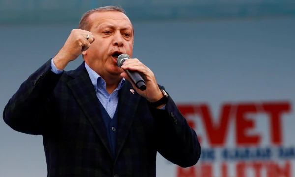 Recepas Tayyipas Erdoganas, Turkijos prezidentas, referendume siekia išplėsti savo galias taip, kad galėtų leisti dekretus, kurių parlamentas negalėtų atšaukti. Murado Sezero („Reuters“ / „Scanpix“) nuotr.