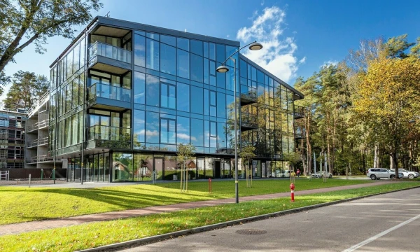 „Birštono vilos" – projektas, finansuotas platformoje „Röntgen". Tuo metu tai buvo didžiausia suma, kada nors sutelkta Lietuvoje nekilnojamam turtui finansuoti – 181 investuotojas bendrai pasiskolino 2,4 mln. EUR.