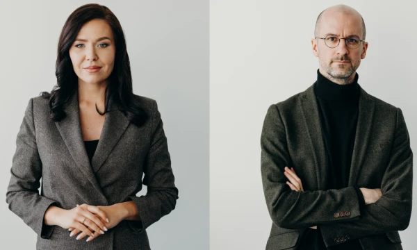 Lietuvos verslo konfederacijos (LVK) generalinė direktorė Ineta Rizgelė ir jos pavaduotojas Emilis Ruželė. Konfederacijos nuotr.