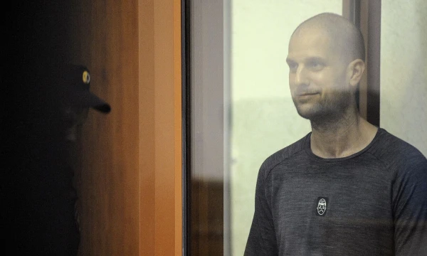 Evanas Gershkovichas Rusijos teismo salėje. Dmitry Chasovitin („Reuters“/„Scanpix“) nuotr.
