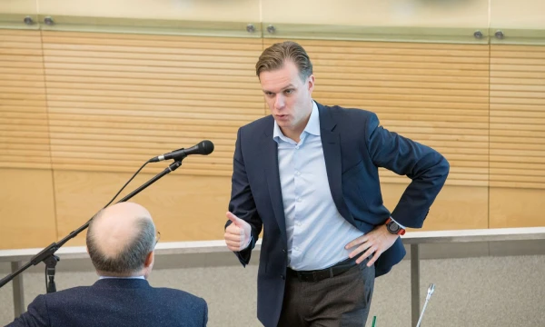 Konservatorių lyderis Gabrielius Landsbergis bandė įtikinti Seimą, kad valdančiųjų valstiečių-žaliųjų lyderiai šantažuoja ir politiškai spaudžia VTEK narius. Juditos Grigelytės (VŽ) nuotr.