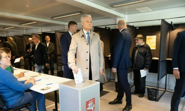 Prezidentas Gitanas Nausėda balsuoja išankstiniuose Seimo rinkimuose. Juditos Grigelytės (VŽ) nuotr.