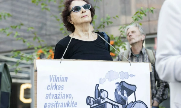 Protestas prieš lietuvių rašytojų memorialinių erdvių naikinimą. Patricijos Adamovič (BNS) nuotr.