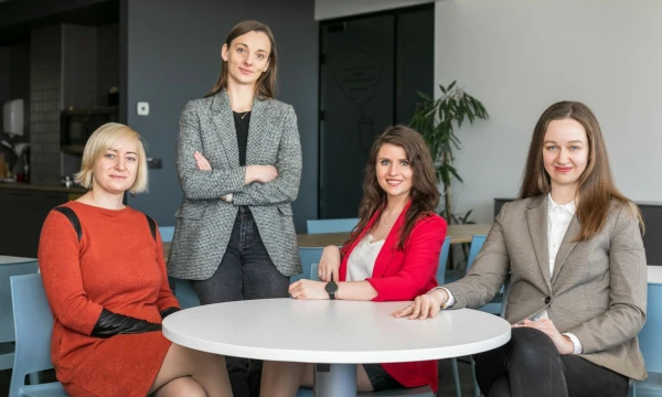 GENERAL FINANCING BANKO IT specialistės. Iš kairės: Jūratė Skulskytė, Otavija Brazdžiūnaitė, Gerda Kamantauskaitė, Greta Taškauskienė. Bendrovės nuotr.