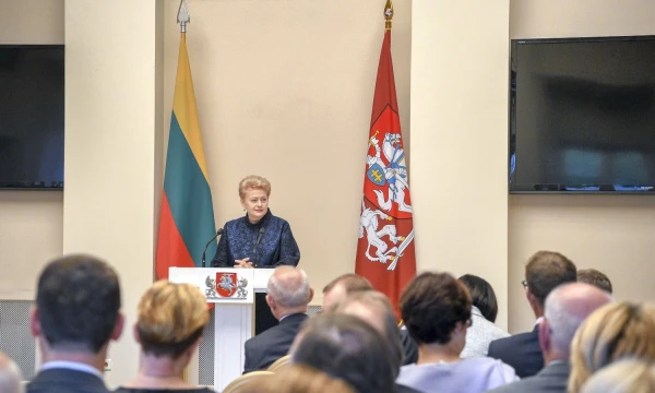 Prezidentė Dalia Grybauskaitė pasisakė Vilniuje susirinkusiems Lietuvos ambasadoriams užsienyje. Roberto Dačkaus (Prezidento kanceliarija) nuotr.