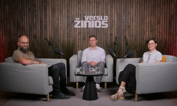 Moderatorius Ugnius Savickas, Vytautas Žilys, „Luminor“ banko didelių įmonių departamento klientų vadovas ir Jurgita Nacevičienė, „Ecoservice“ vadovė.