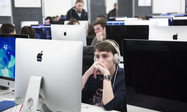 Rinka prašo daugiau IT specialistų, Švietimo ir mokslo ministerija sutinka, bet universitetų rektoriai procesą nori lėtinti. Lewiso Joly („Sipa Press“/ „Scanpix“) nuotr. 