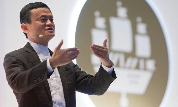 Jackui Ma, „Alibaba“ įkūrėjui ir vadovui, netrūksta ambicingų planų. Jis siekia, kad iki 2036-ųjų bendrovės pajamos viršytų penktos didžiausios pasaulio ekonomikos BVP, o įmonės produktai pakeistų Pasaulio prekybos organizacijos iniciatyvas laisvosios prekybos srityje.
Igorio russako („Sputnik“ / „Scanpix“) nuotr.