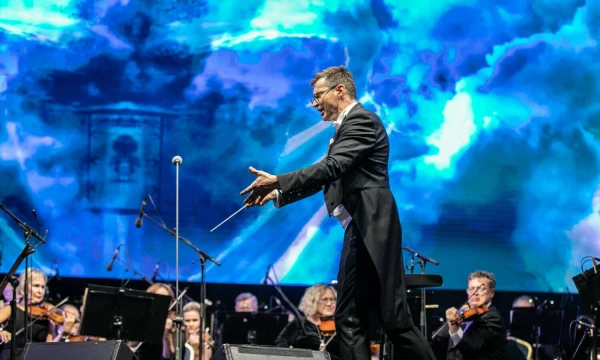 „Midsummer“ scenoje – maestro Modestas Pitrėnas. Rengėjų nuotr.