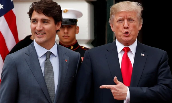 JAV prezidentas Donaldas Trumpas susitikime su Kanados premjeru Justinu Trudeau neatmetė galimybės, kad Amerika trauksis iš NAFTA susitarimo. Jonathano Ernsto („Reuters“ / „Scanpix“) nuotr.