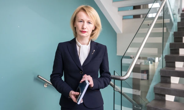 Sigita Rojutė, Valstybės kontrolės 6-ojo audito departamento direktorė: „Kol kas viešinimas ne itin patogus piliečiams, duomenys daugeliu atvejų pateikti labai detalūs, praverstų daugiau apibendrintos informacijos, palyginimo su euro zona, kitomis valstybėmis.“ Juditos grigelytės (VŽ) nuotr.