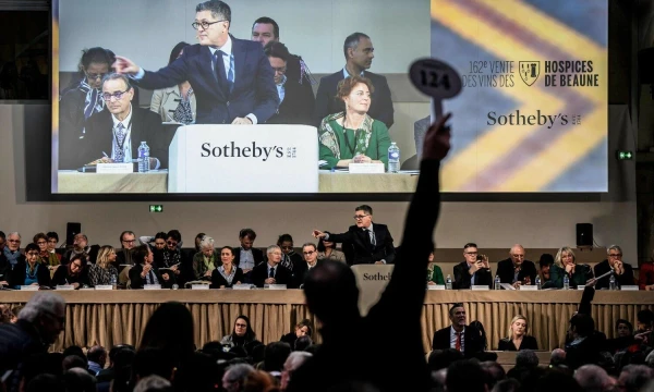 Labdaros vyno aukcionas „Hospices de Beaune“ Boanoje, Prancūzijoje. 2022 m. lapkričio 20 d. Jeffo Pachoudo (AFP / „Scanpix“) nuotr.