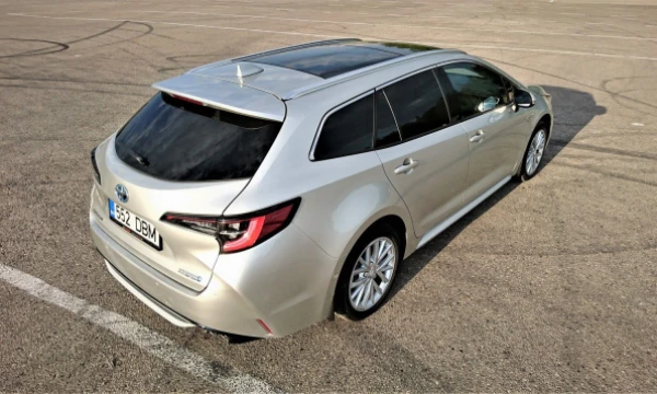 „Corolla Touring Sports“ universalas yra 283 mm ilgesnis už hečbeką. Lino Butkaus (VŽ) nuotr.