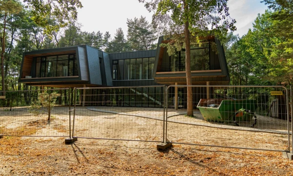 Buvusios dušinės, rekonstruotos į poilsio aptarnavimo pastatą Palangoje, Meilės al. 26. Algimanto Kalvaičio nuotr.