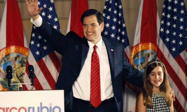 Marco Rubio, JAV respublikonų partijos kandidatas į prezidentus, su dukra Amanda. Hanso Deryko („Reuters“ / „Scanpix“) nuotr.