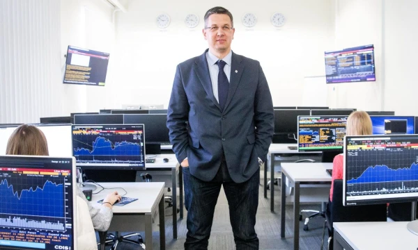Rytis Krušinskas, Kauno technologijos universiteto (KTU) Finansų katedros vedėjas, akcentuoja švietimo ir ilgalaikės vizijos svarbą Lietuvos gerovei. 
Juditos Grigelytės (VŽ) nuotr.