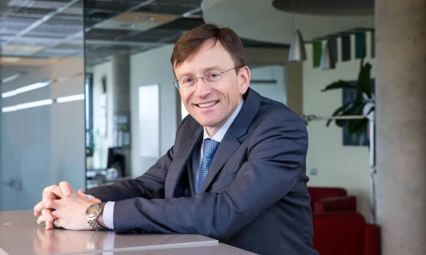 Dėl ankstesnio įdirbio pramonė dar sugeba augti, tačiau bendra rinka leidžiasi žemyn“, – svarsto AB „Utenos trikotažas“ generalinis direktorius Algirdas Šabūnas. Juditos Grigelytės (VŽ) nuotr.