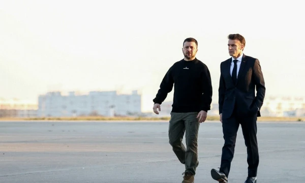 Volodymyras Zelenskis, Ukrainos prezidentas, ir Emmanuelis Macronas, Prancūzijos prezidentas. Mohammedo Badros (AFP / „Scanpix“) nuotr.