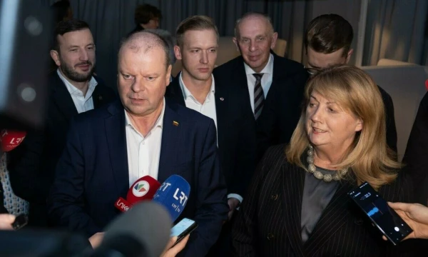 Saulius Skvernelis,  Demokratų sąjungos „Vardan Lietuvos“  pirmininkas, ir Vilija Blinkevičiūtė, Lietuvos socialdemokratų partijos pirmininkė, LSDP rinkimų štabe. Juditos Grigelytės (VŽ) nuotr.