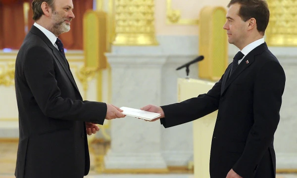 Naujasis JK ambasadorius prie ES (kairėje). Natalijos Kolesnikovos („Reuters“ / „Scanpix“) nuotr.