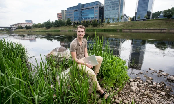 „Seniai nejaučiau ramybės, bet prisimenu, kas tai yra, ir viliuosi, kad ji mane aplankys“,– sako  Ernestas Žvaigždinas, įmonių „MobilityBee“, „Asound“, „Propusher“, „Dealoyal“ steigėjas.
Juditos Grigelytės (VŽ) nuotr.