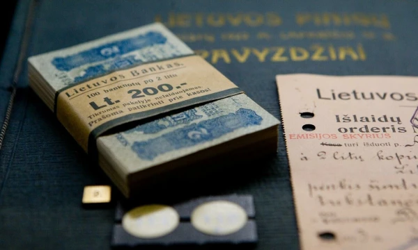 Lietuvos banko Pinigų muziejus Vilniuje. Litų banknotų pundelis, 1922 m. Juditos Grigelytės (VŽ) nuotr.