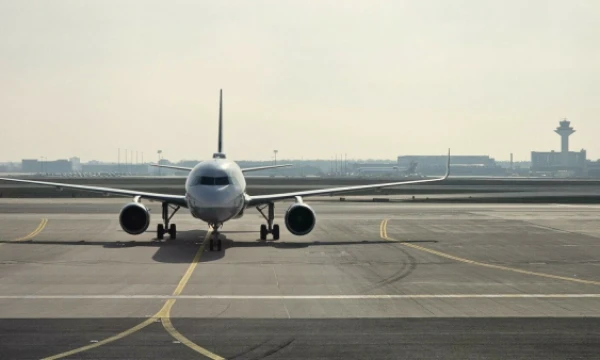 Tradiciškai intensyviausias kelionių sezonas pasižymėjo bilietų kainas ir aviacijos bendrovių maržas spaudusiu keleivių trūkumu. Lino Butkaus (VŽ) nuotr.