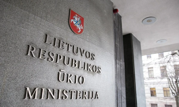 Nuo Naujųjų metų ši iškaba turėtų būti pakeista - Ūkio ministerija bus pervedinta į Ekonomikos ir inovacijų ministeriją. Žygimanto Gedvilos (15min.lt) nuotr. 