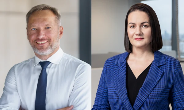 Irmantas Švažas, IAE Strategijos departamento vadovas, Jolita Mažeikienė, IAE Komunikacijos skyriaus vadovė. Įstaigos nuotr.