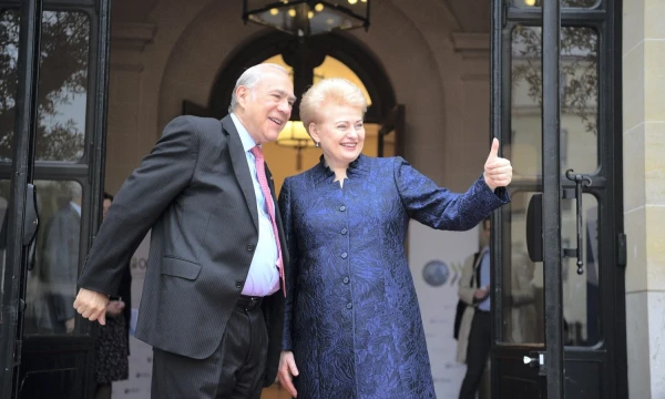 Balandžio viduryje Paryžiuje apsilankiusi prezidentė Dalia Grybauskaitė susitikime su EBPO generaliniu sekretoriumi Jose Angeliu Gurria konstatavo, kad baigtas trejus metus vykęs Lietuvos derybų dėl stojimo į organizaciją procesas. Roberto Dačkaus (Prezidento kanceliarija) nuotr. 