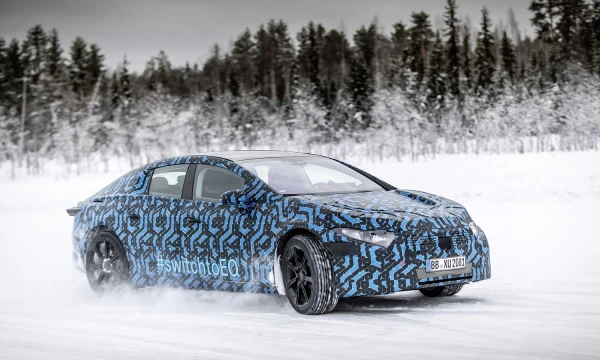 Aukščiausios klasės elektromobilio „Mercedes-Benz EQS“ prototipas. „Daimler AG“ nuotr.