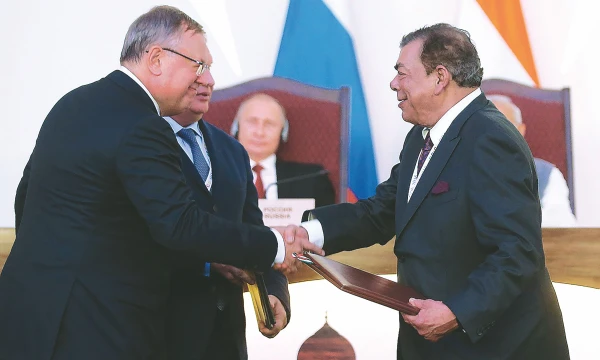„Rosneft“ ir „Essar“ susitarimas pasirašytas BRICS viršūnių susitikime. Mikhailo Metzelio („Sputnik“ / „Reuters“ / „Scanpix“) nuotr.
