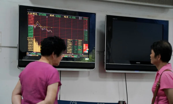 Women look at a screen showing stock information at a brokerage house in Shanghai, China July 6, 2018. REUTERS/Aly Song