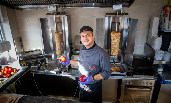 Abbasas Dayekhas, UAB „Sabil“, valdančios „Kebab station“, savininkas, direktorius: „Patiekalus gamine daugiausia iš libanietiškų produktų.“Vladimiro Ivanovo (VŽ) nuotr.