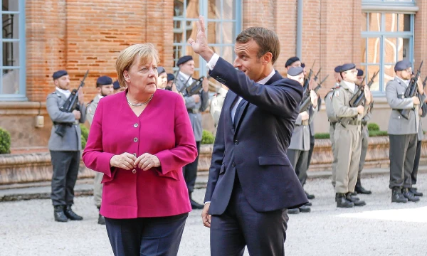 Analitikų teigimu, Emmanuelio Macrono bandymas perimti Aangelos Merkel priklausiusį pagrindinio tarpininko Ukrainos konflikte vaidmenį buvo ypač įžeidžiantis. J. M. HAEDRICHO (SIPA / „SCANPIX“) NUOTR. 