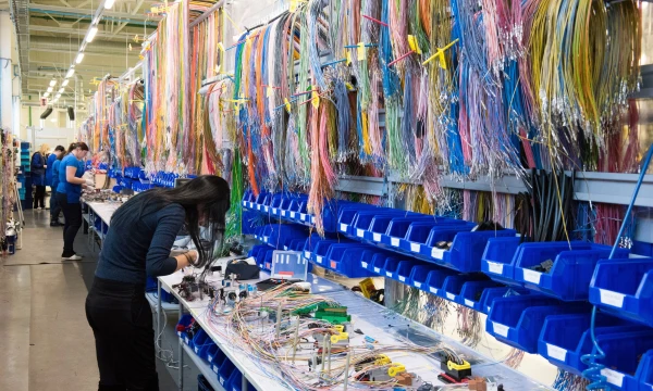 Aštrėjanti įtampa darbo rinkoje ir stagnuojančios investicijos jau netolimoje ateityje gali riboti tolesnę eksporto plėtrą į ES rinką. Petro Alinaičio nuotr.