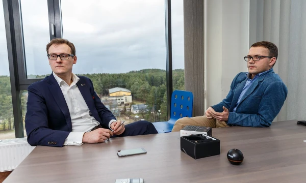Vytautas Dobilas, technologijų UAB „Deeper“ vykdomasis direktorius, ir Rolandas Sereika, rinkodaros vadovas. Vladimiro Ivanovo (VŽ) nuotr. Vytautas Dobilas, technologijų UAB „Deeper“ vykdomasis direktorius, ir Rolandas Sereika, rinkodaros vadovas. Vladimiro Ivanovo (VŽ) nuotr.