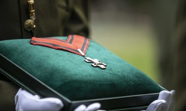 Lietuvos partizano Antano Kraujelio-Siaubūno palaikų laidojimo akimirka. 
Arno Strumilos („15min“ / „Scanpix“) nuotr. 
