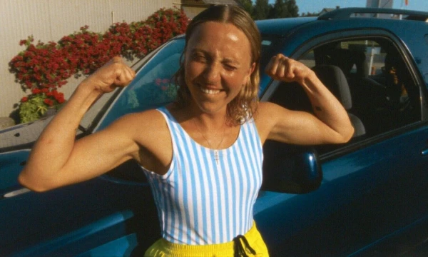 Kadras iš filmo „Uogos“, rež. Vytautas Katkus.