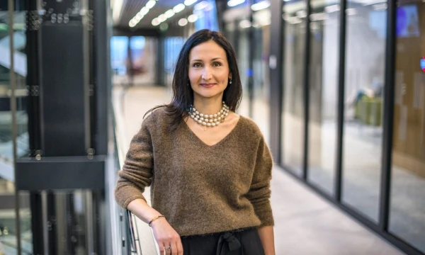 „Kad įmonėse aplinkosaugos tikslai netaptų šalutiniais ar parodomaisiais, svarbu juos įtraukti į įmonės strategiją“, - pataria Eglė Gudelytė-Harvey, „Telia Švedija“ viceprezidentė ir  teisės padalinio vadovė.
