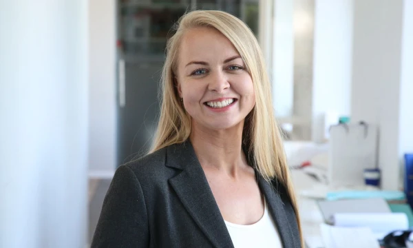 „Bet kurioje kultūroje žmonės turi stiprų instinktą kurti ir formuoti naujus santykius“, – pasakoja Ieva Naujalytė. Vladimiro Ivanovo (VŽ) nuotr.