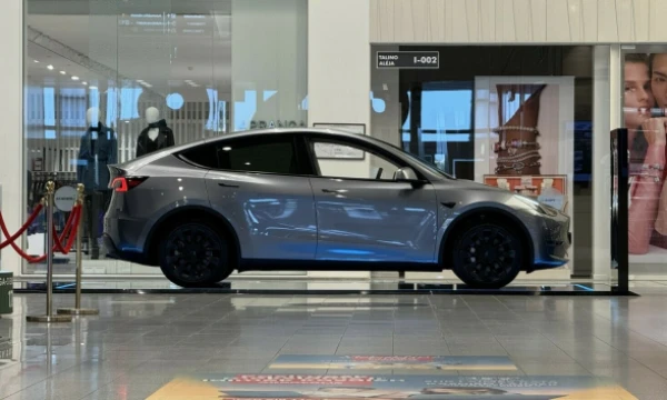 „Tesla“ automobilis. Teslos komandos Lietuvoje nuotr.