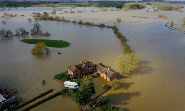 Nors per pandemiją mes to ir nepastebime, dėl klimato kaitos kylančių katastrofų skaičius nė kiek nemažėja. Tristano Potterio (SWNS) nuotr.