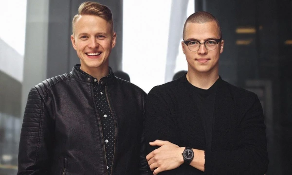 Matas ir Danielius Jakučiai, laikrodžių bendrovės „Filippo Loreti“ įkūrėjai. Bendrovės nuotr.